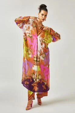 Rajdeep Ranawat Pink Floral V-neck Kaftan 11 Rajdeep Ranawat Pink Floral V-neck Kaftan -Divine Couture 011223rr02 4