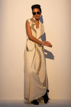 Front Page 49 Front Page -Divine Couture 11123rk20 2