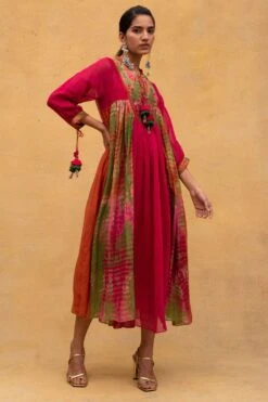 CAPISVIRLEO Magenta Panelled Dress