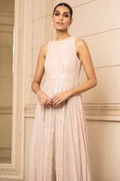 Front Page 41 Front Page -Divine Couture 13323tt19 2