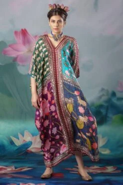 Rajdeep Ranawat Jade Majida V-neck Kaftan 13 Rajdeep Ranawat Jade Majida V-neck Kaftan -Divine Couture 1503rr01 4