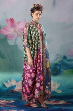 Rajdeep Ranawat Jade Majida V-neck Kaftan 14 Rajdeep Ranawat Jade Majida V-neck Kaftan -Divine Couture 1503rr01 5