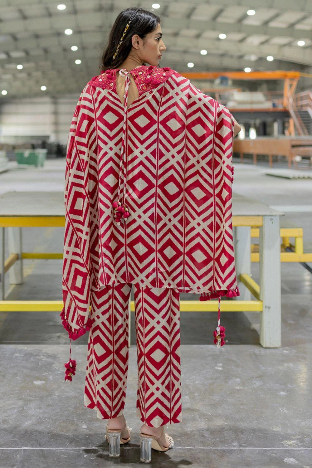 Pooja Keyur Noa Embellished Kaftan Set 6 Pooja Keyur Noa Embellished Kaftan Set - Image 5