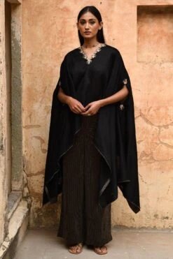 Deep Thee Black Cape Set